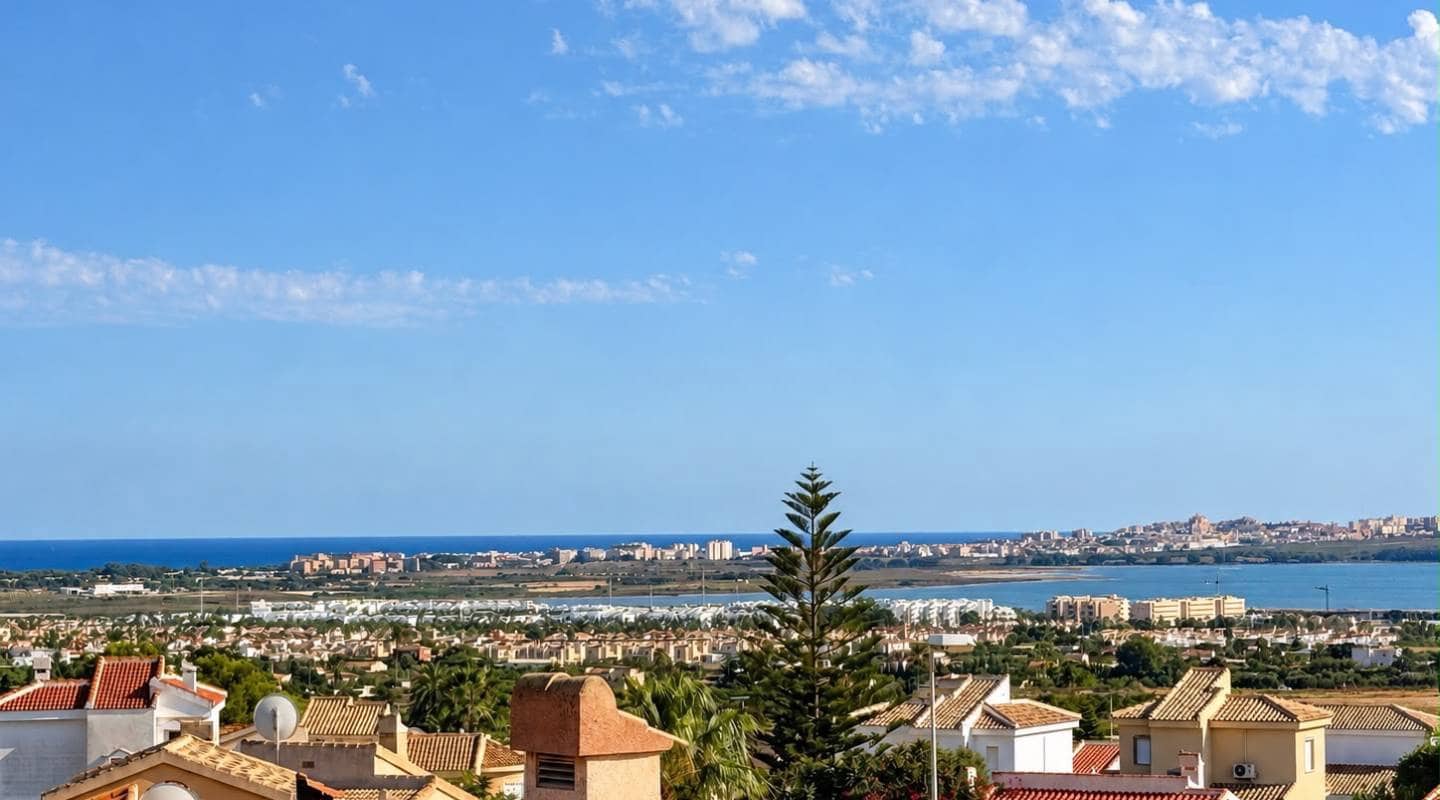 3 bedroom Villa for sale in Ciudad Quesada with pool garage - € 389,000 (Ref: 8047793)