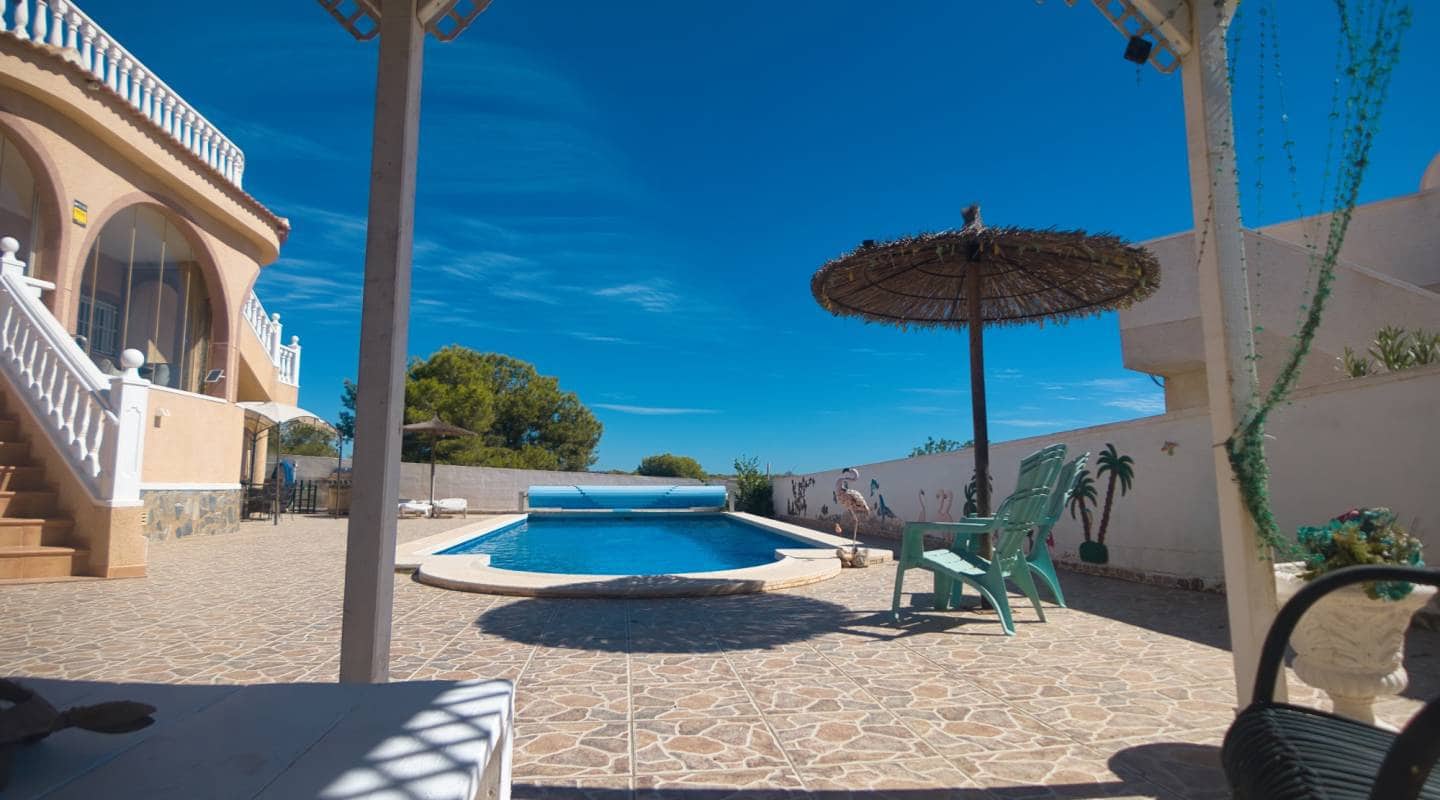 3 bedroom Villa for sale in Ciudad Quesada with pool garage - € 389,000 (Ref: 8047793)