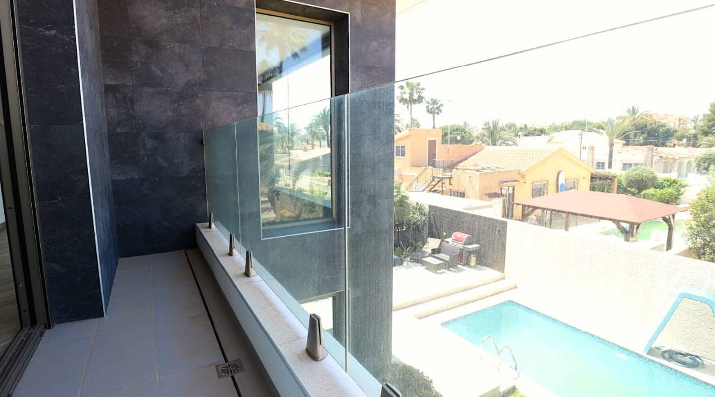 3 soverom Villa til salgs i Torrevieja med svømmebasseng - € 709 000 (Ref: 8049670)