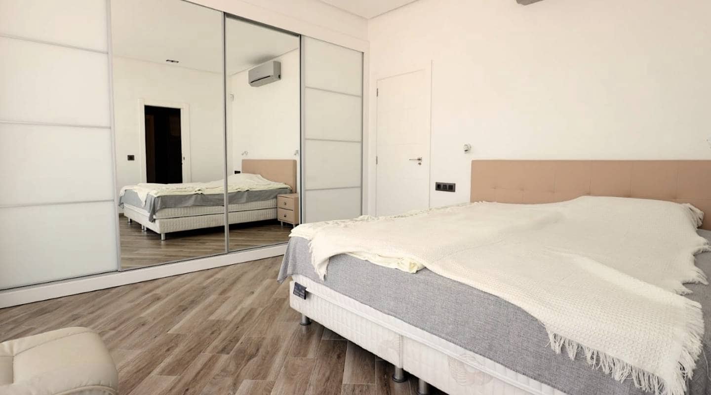 3 soverom Villa til salgs i Torrevieja med svømmebasseng - € 709 000 (Ref: 8049670)