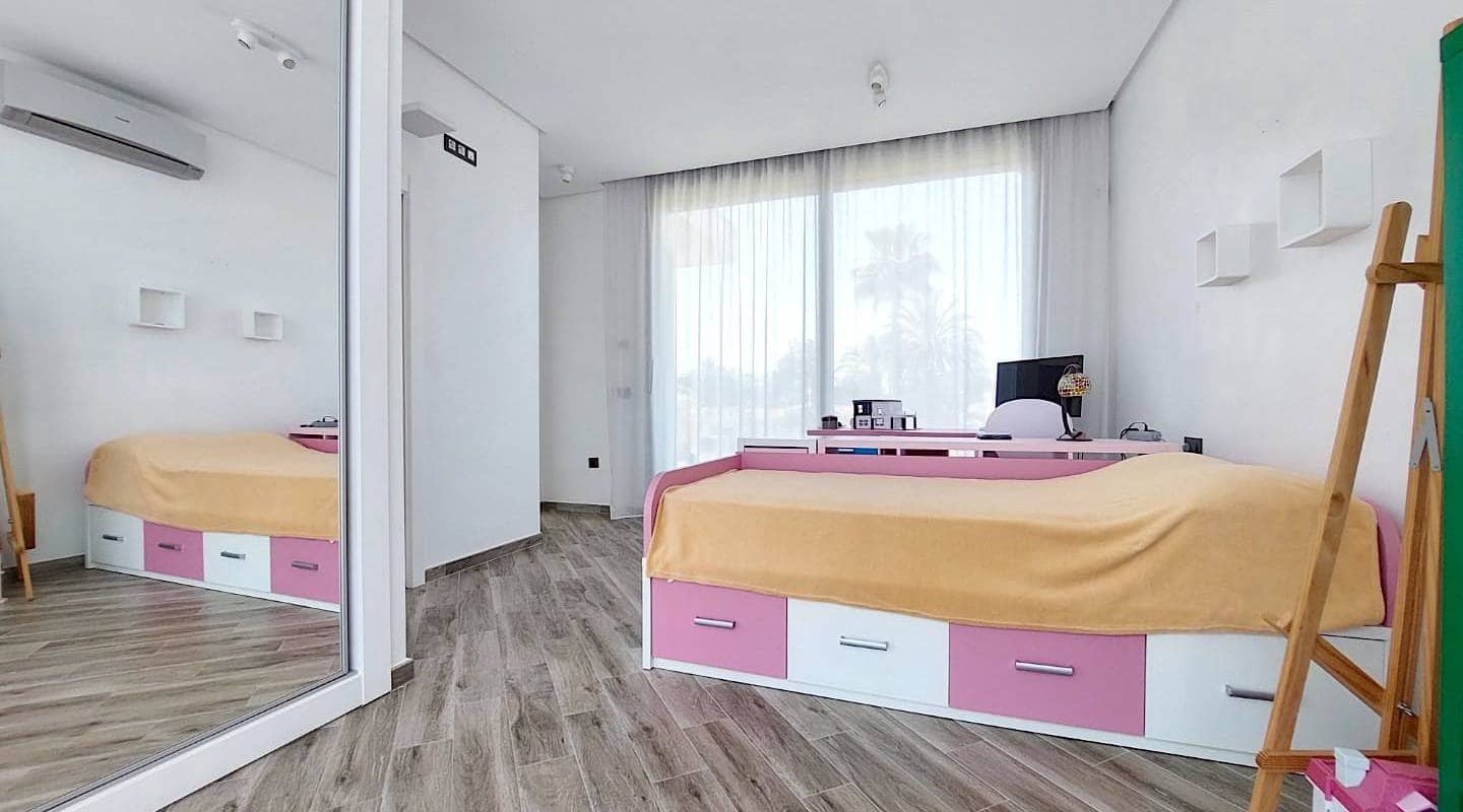 3 soverom Villa til salgs i Torrevieja med svømmebasseng - € 709 000 (Ref: 8049670)