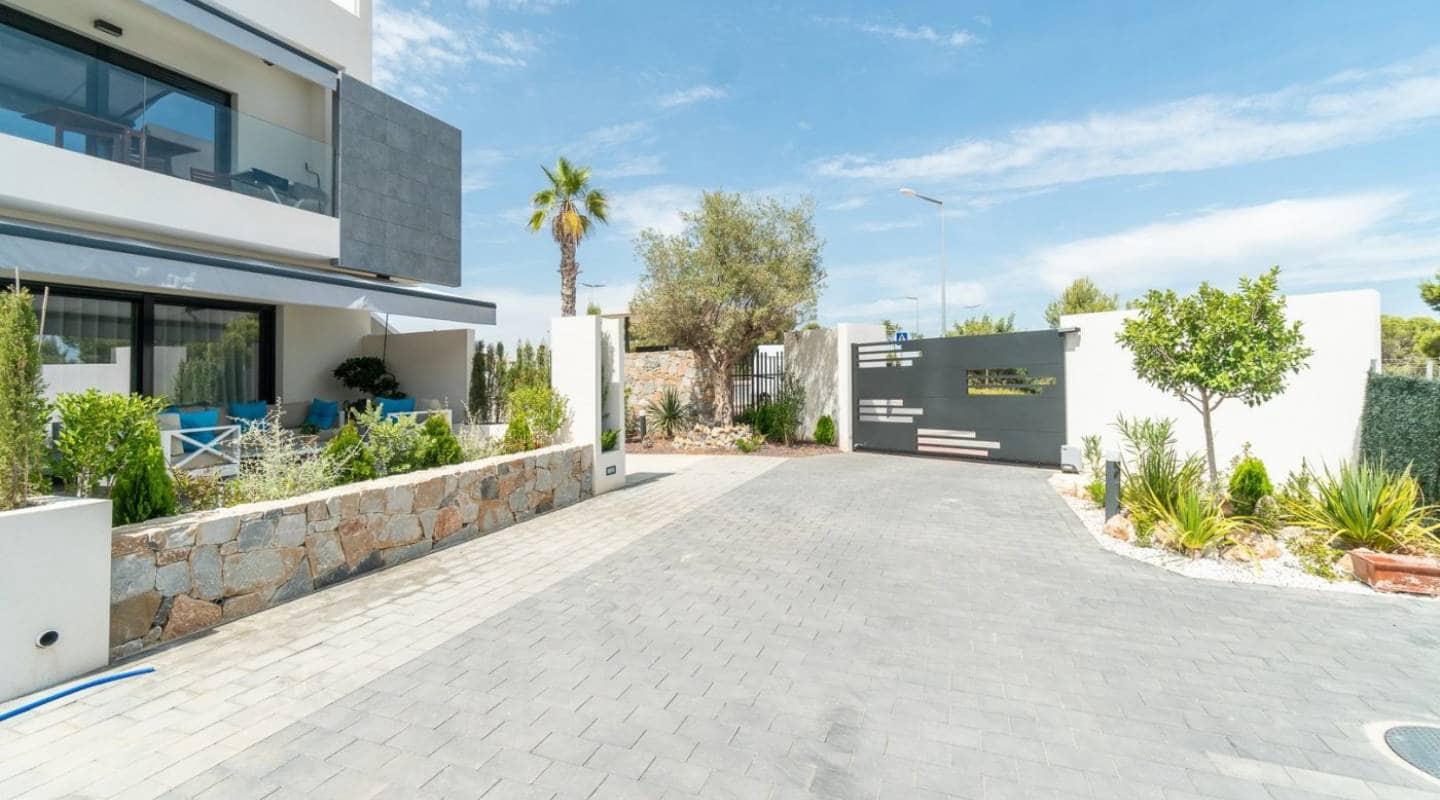3 chambre Bungalow à vendre à Torrevieja avec piscine - 279 900 € (Ref: 8049683)