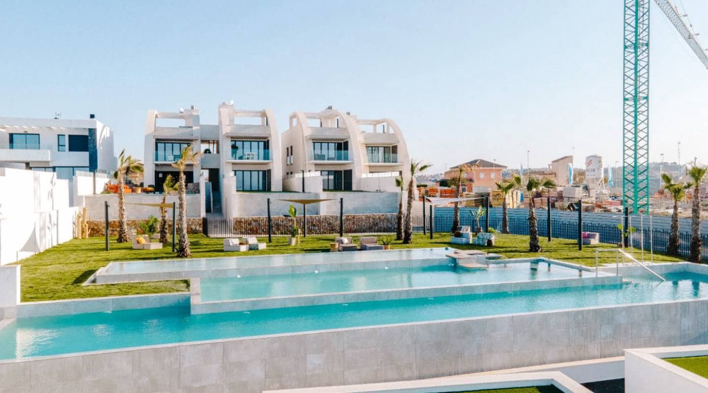 Bungalow de 2 habitaciones en Ciudad Quesada en venta con piscina - 475.000 € (Ref: 8049720)