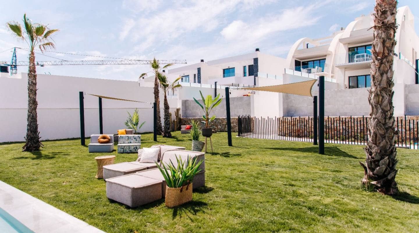 Bungalow de 2 habitaciones en Ciudad Quesada en venta con piscina - 475.000 € (Ref: 8049720)