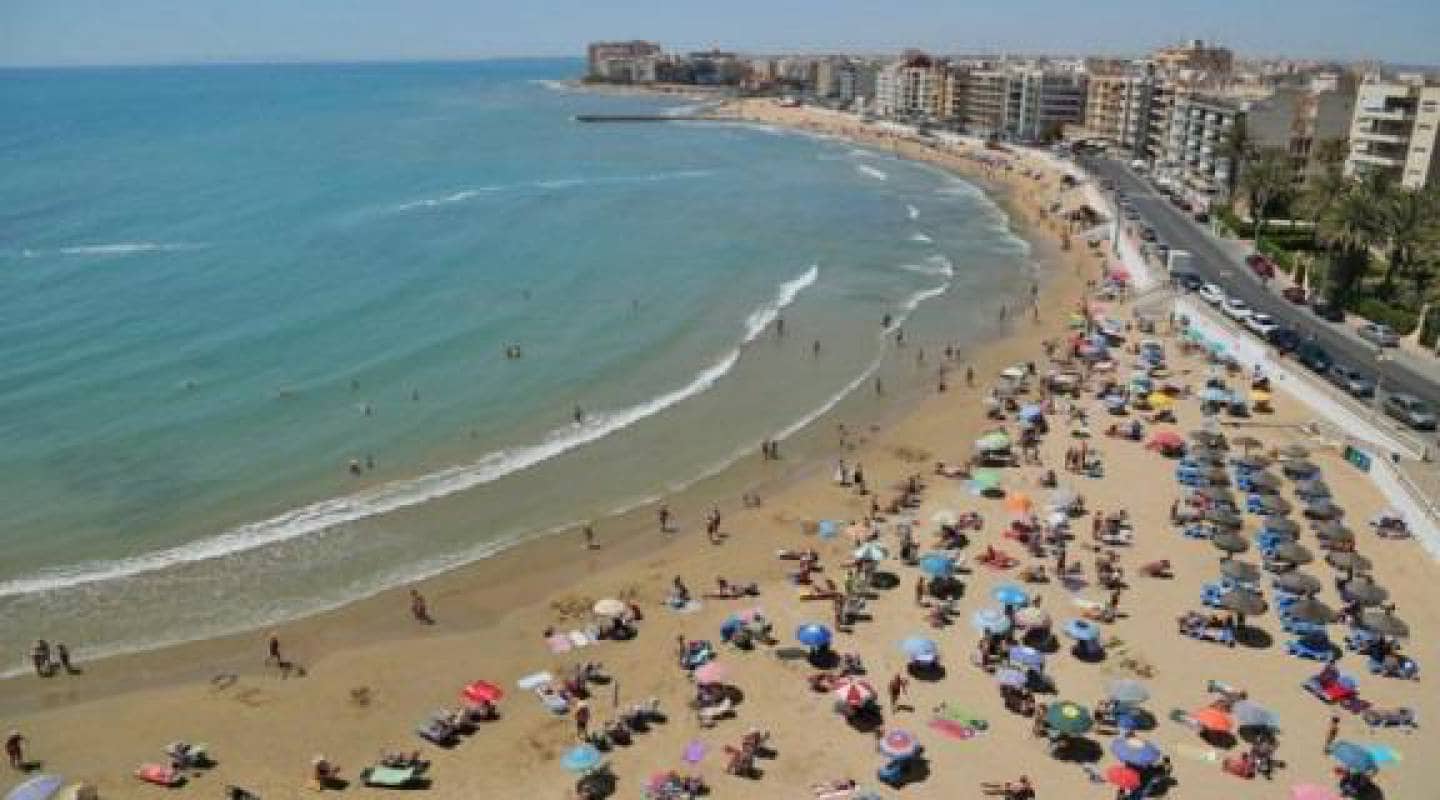 2 quarto Apartamento para venda em Torrevieja com piscina - 469 000 € (Ref: 8049736)