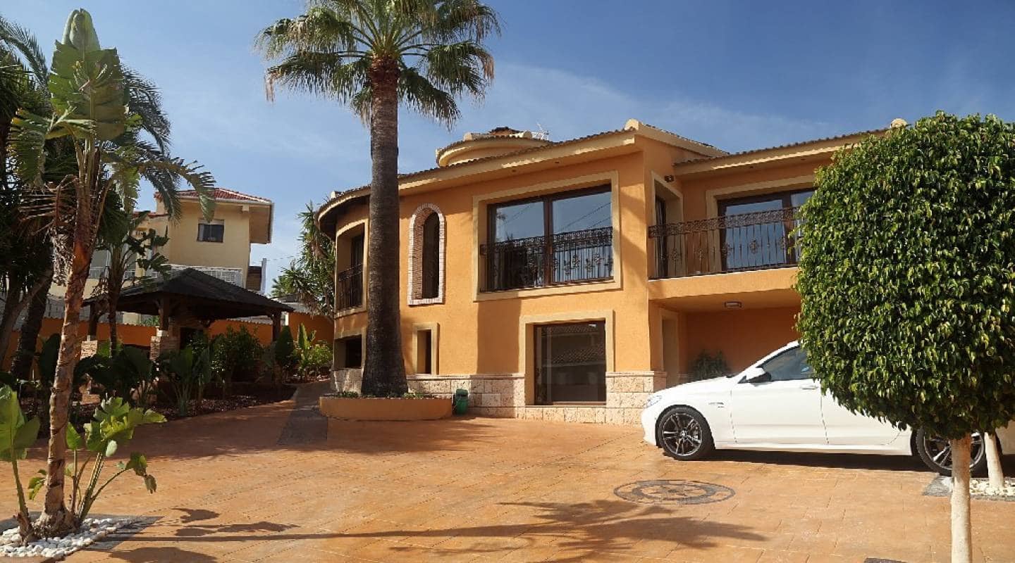 4 soveværelse Villa til salg i Ciudad Quesada med swimmingpool - € 895.000 (Ref: 8188934)