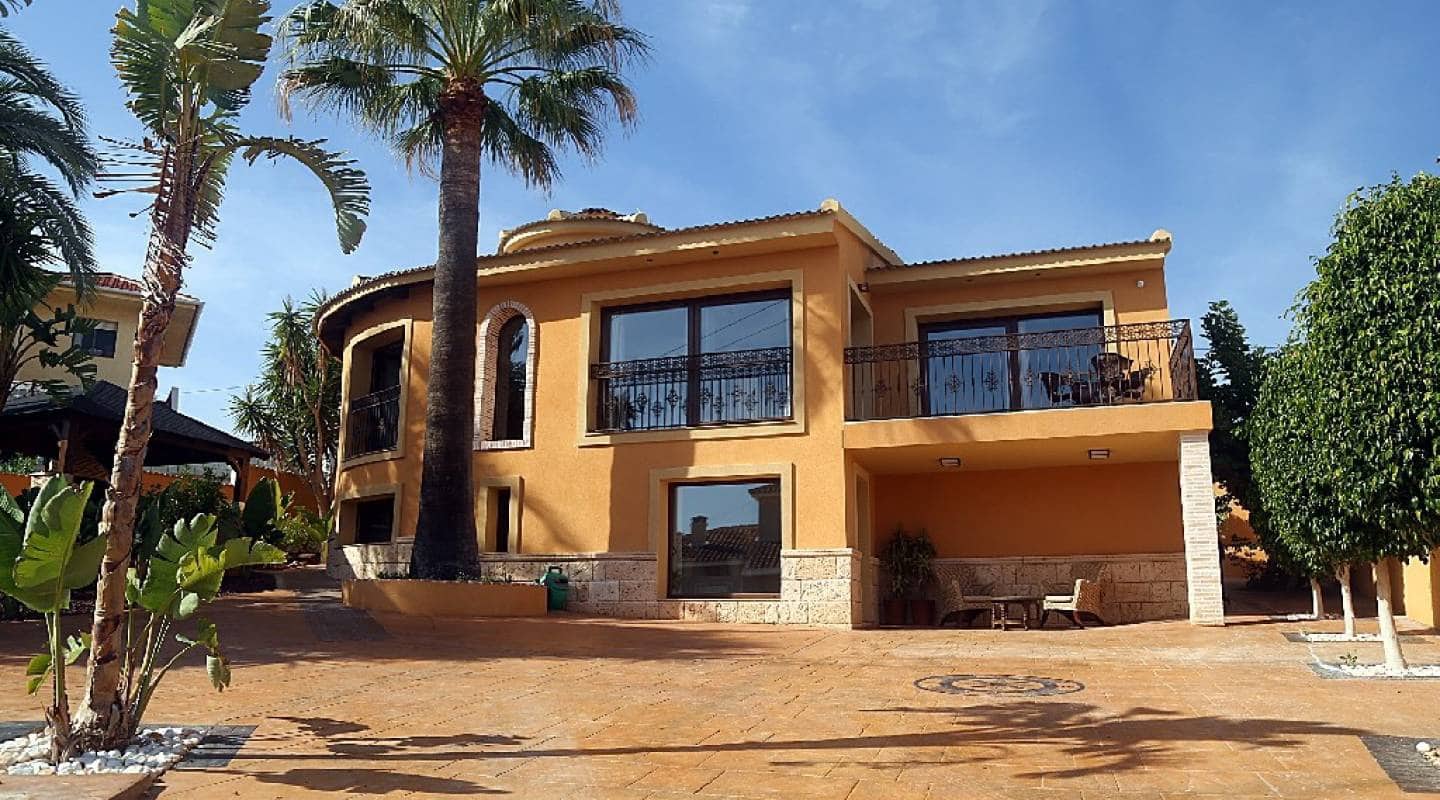 4 soveværelse Villa til salg i Ciudad Quesada med swimmingpool - € 895.000 (Ref: 8188934)