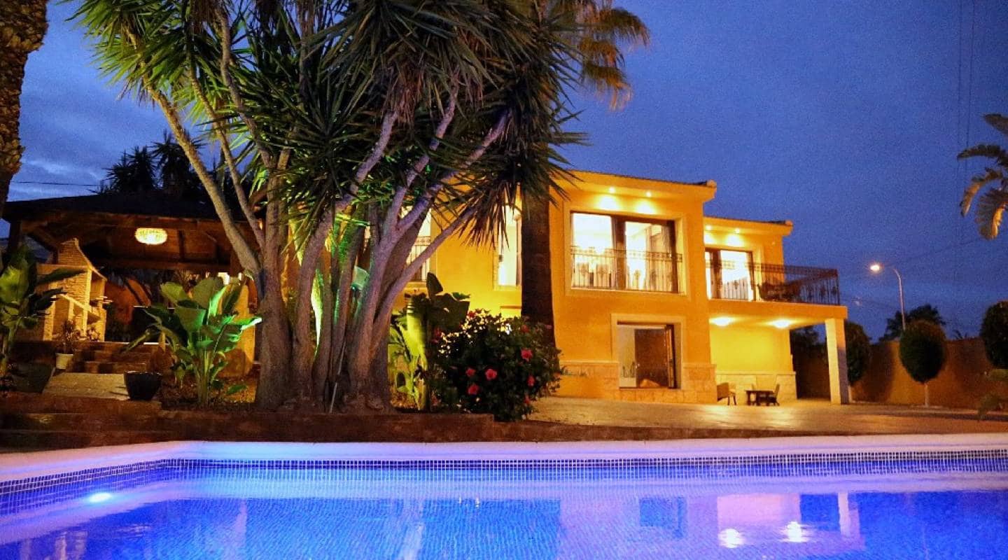 4 soveværelse Villa til salg i Ciudad Quesada med swimmingpool - € 895.000 (Ref: 8188934)