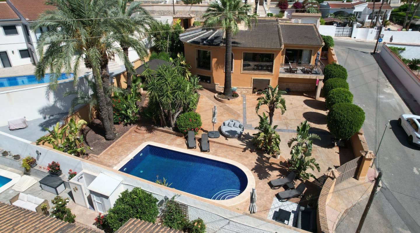 4 soveværelse Villa til salg i Ciudad Quesada med swimmingpool - € 895.000 (Ref: 8188934)