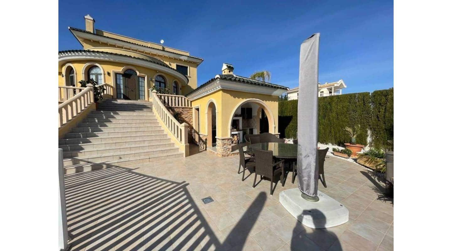 4 bedroom Villa for sale in Ciudad Quesada with pool - € 950,000 (Ref: 8317311)