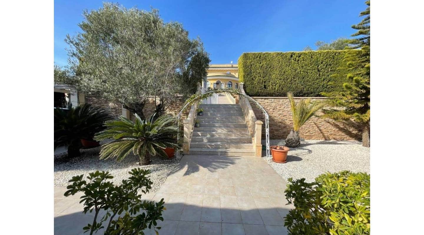 4 bedroom Villa for sale in Ciudad Quesada with pool - € 950,000 (Ref: 8317311)