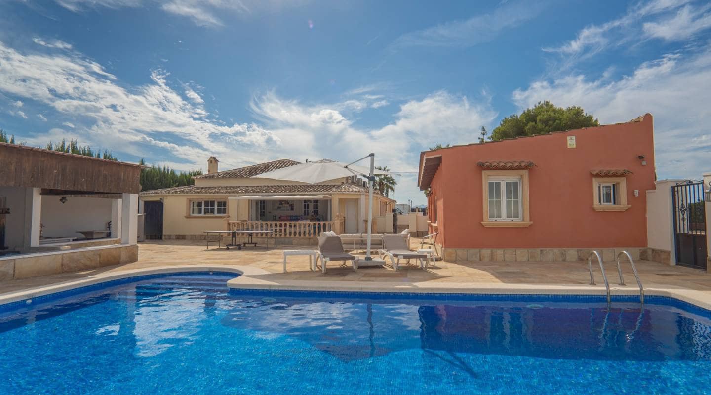 6 chambre Villa/Maison à vendre à Heredades avec piscine - 650 000 € (Ref: 8404323)