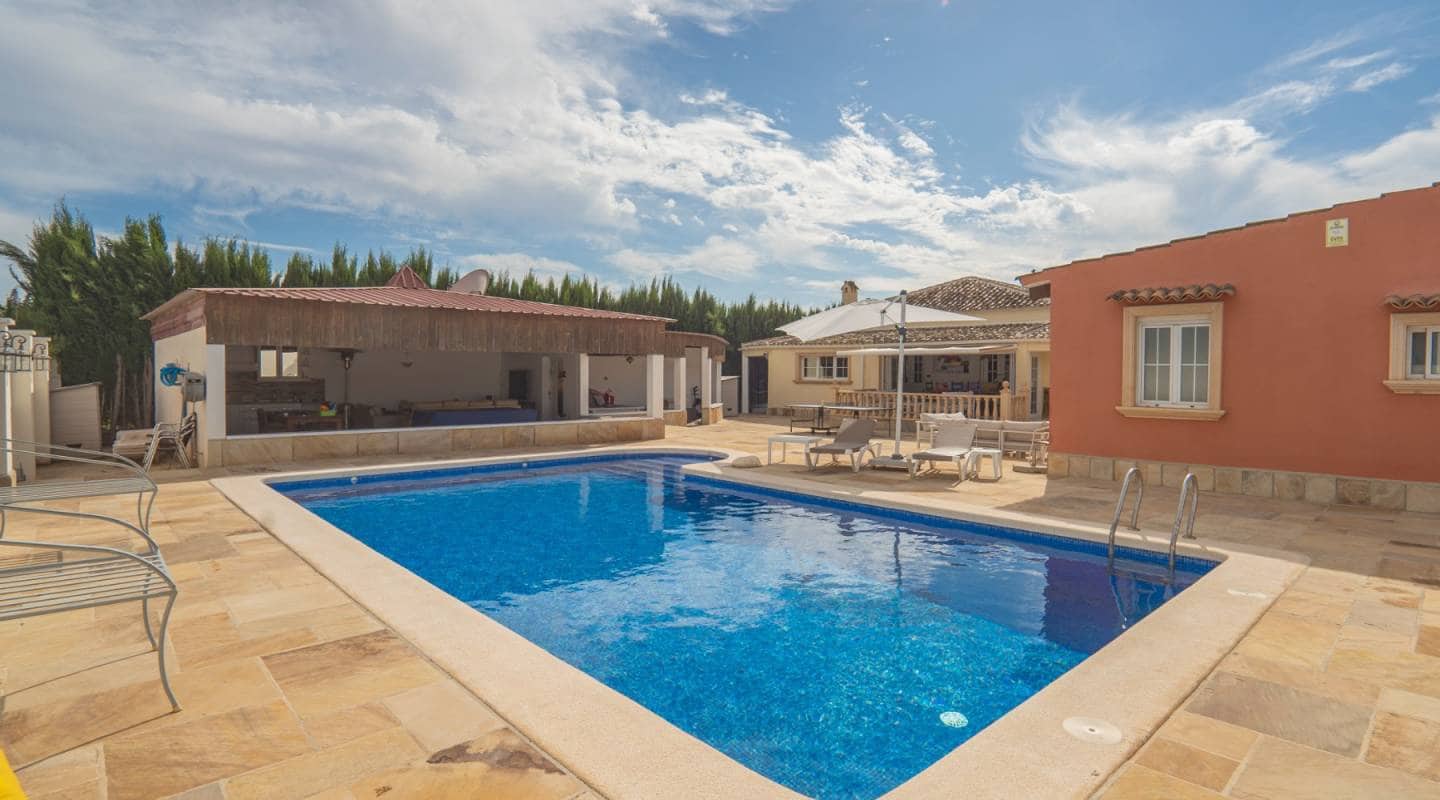 6 chambre Villa/Maison à vendre à Heredades avec piscine - 650 000 € (Ref: 8404323)