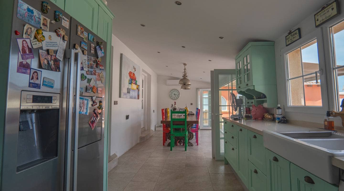 6 chambre Villa/Maison à vendre à Heredades avec piscine - 650 000 € (Ref: 8404323)