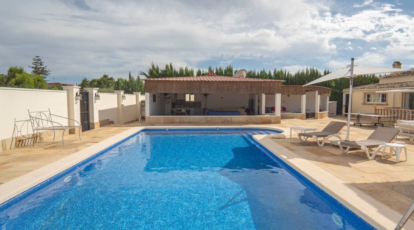 6 chambre Villa/Maison à vendre à Heredades avec piscine - 650 000 € (Ref: 8404323)