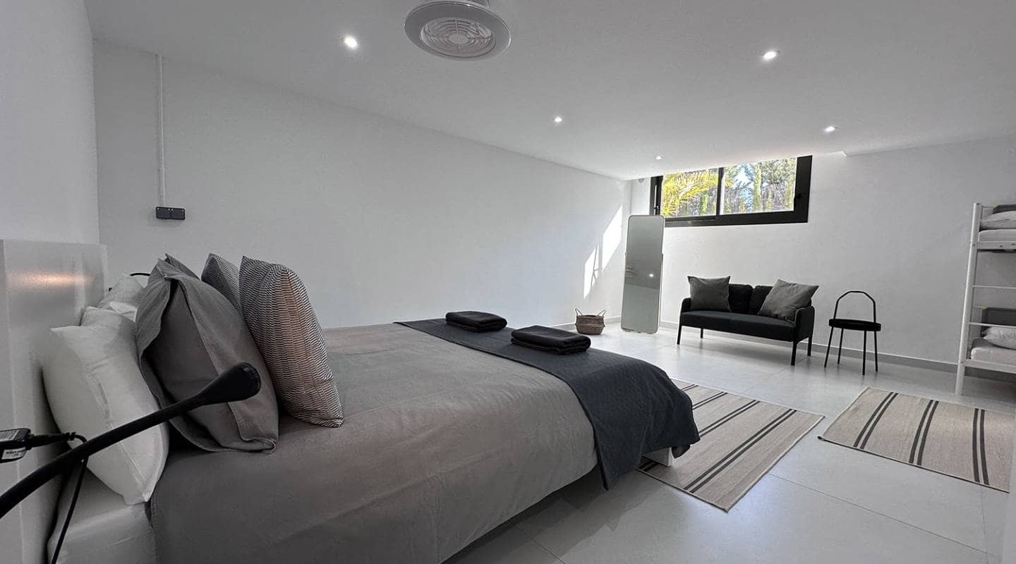 3 quarto Moradia para venda em Las Colinas Golf com piscina - 1 295 000 € (Ref: 8671265)