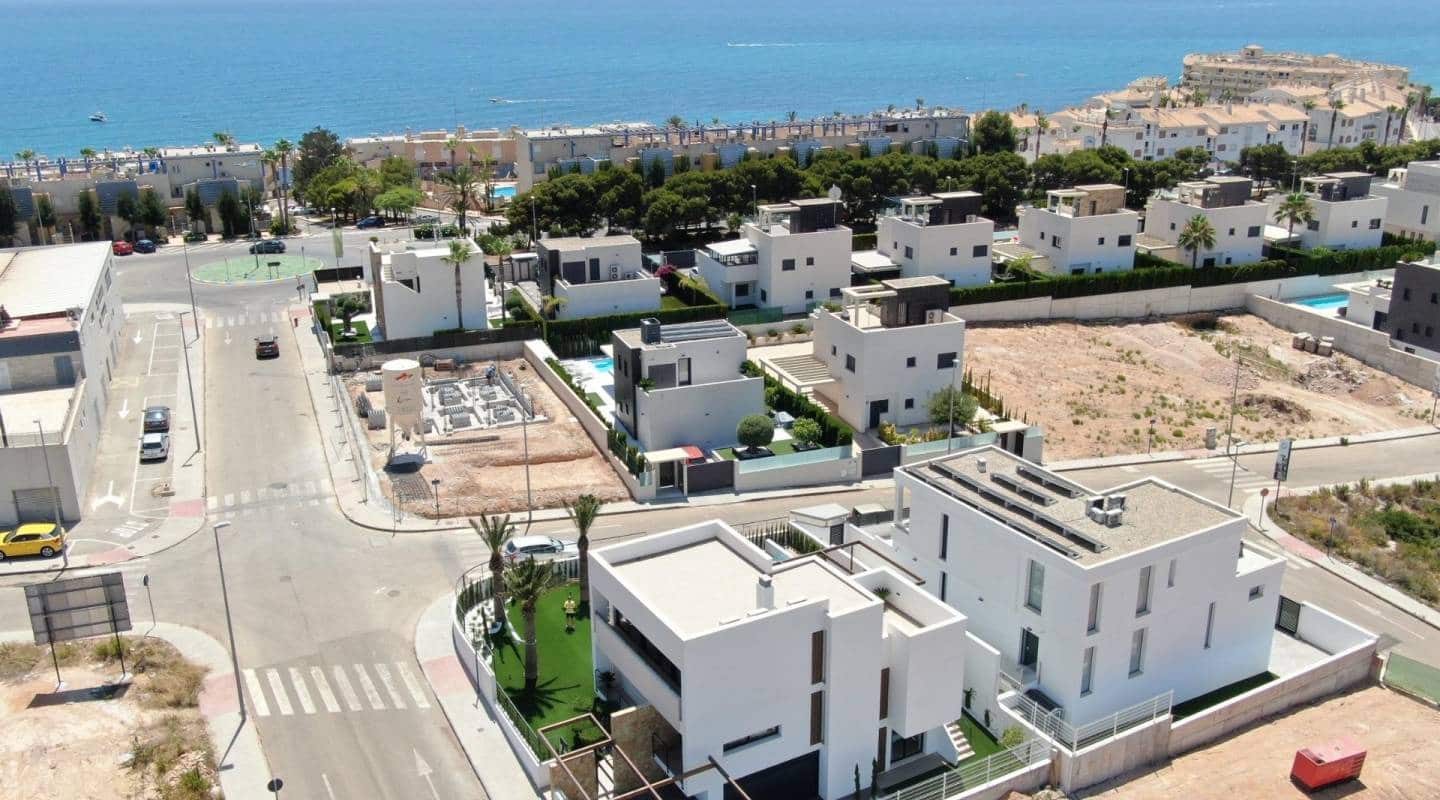 4 soveværelse Villa til salg i Campoamor med swimmingpool - € 1.160.000 (Ref: 8671369)