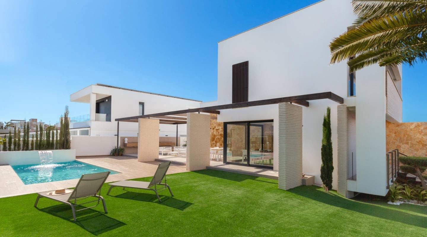 4 soveværelse Villa til salg i Campoamor med swimmingpool - € 1.160.000 (Ref: 8671369)