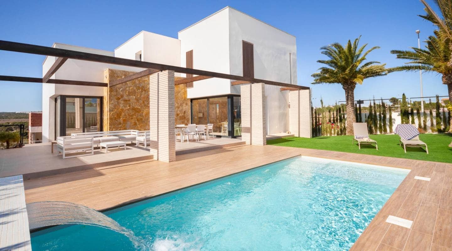 4 soveværelse Villa til salg i Campoamor med swimmingpool - € 1.160.000 (Ref: 8671369)