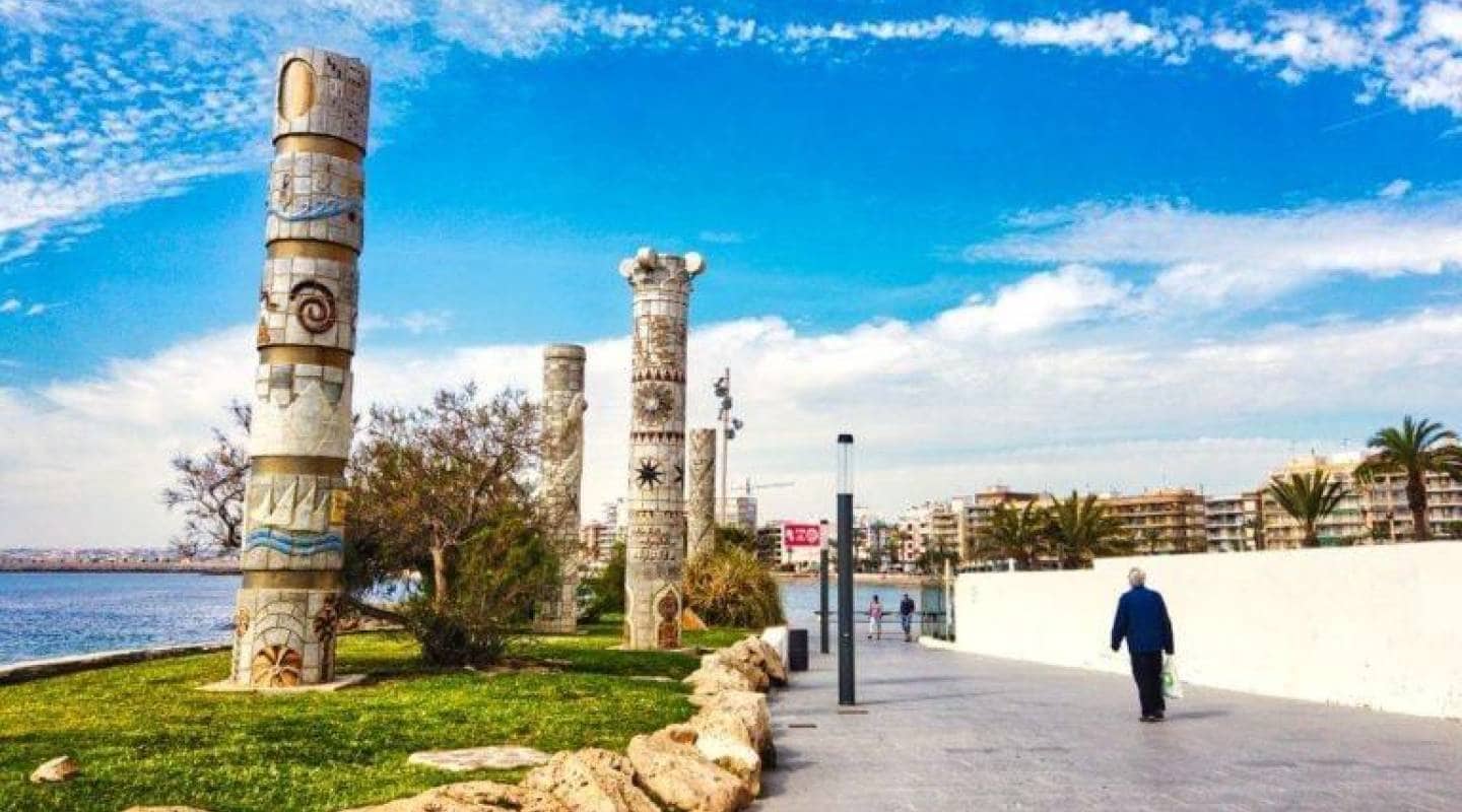 3 makuuhuone Huoneisto myytävänä paikassa Torrevieja mukana uima-altaan - 309 000 € (Ref: 8690123)