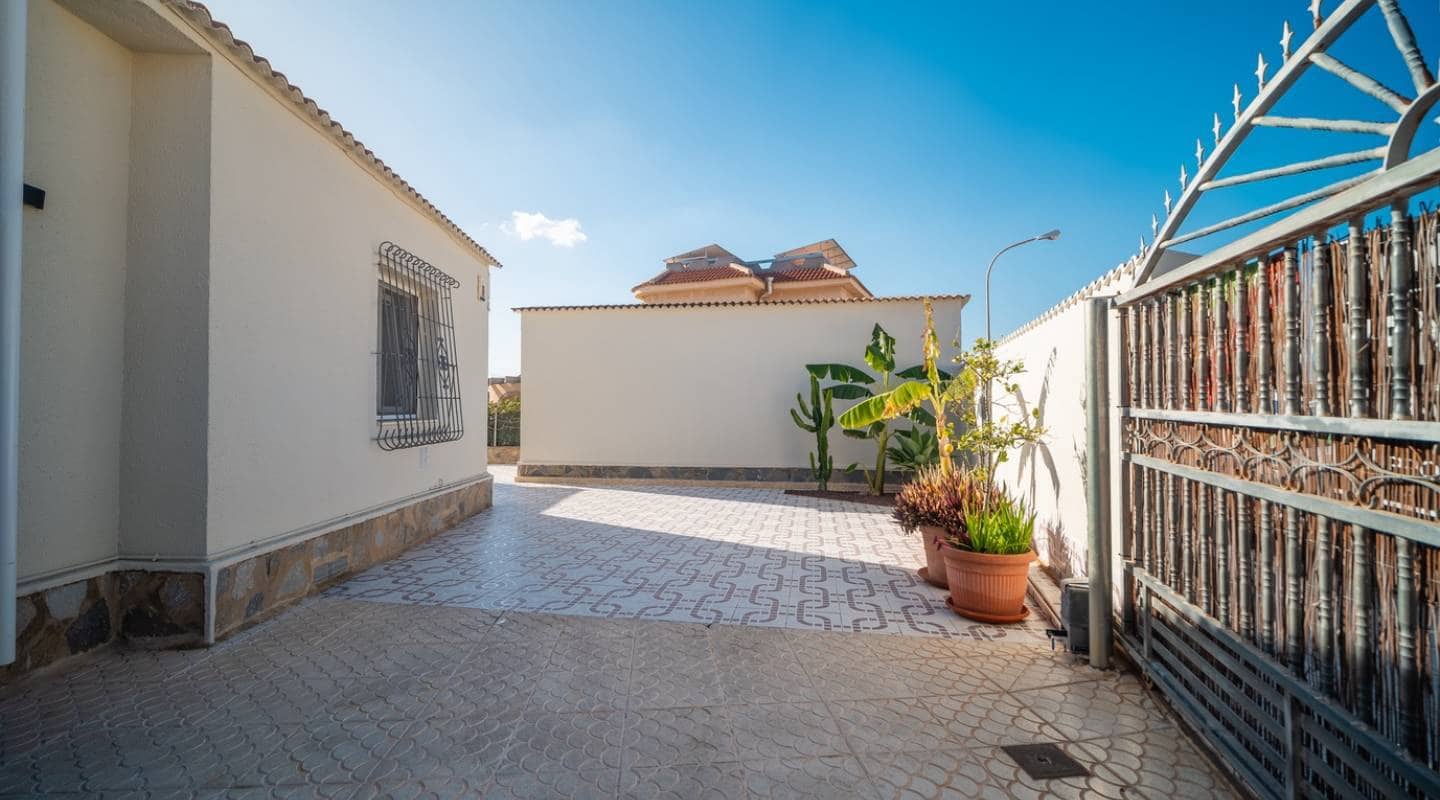 4 bedroom Villa for sale in Ciudad Quesada with pool - € 530,000 (Ref: 9014611)