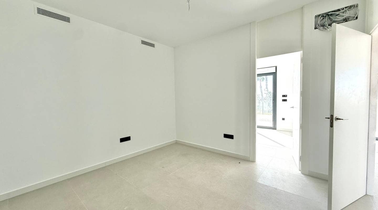 4 bedroom Villa for sale in Ciudad Quesada with pool - € 879,000 (Ref: 9109169)