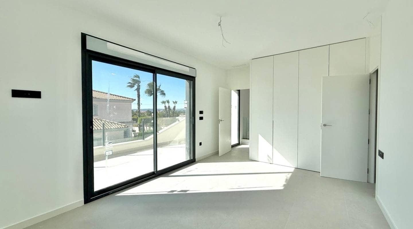 4 bedroom Villa for sale in Ciudad Quesada with pool - € 879,000 (Ref: 9109169)