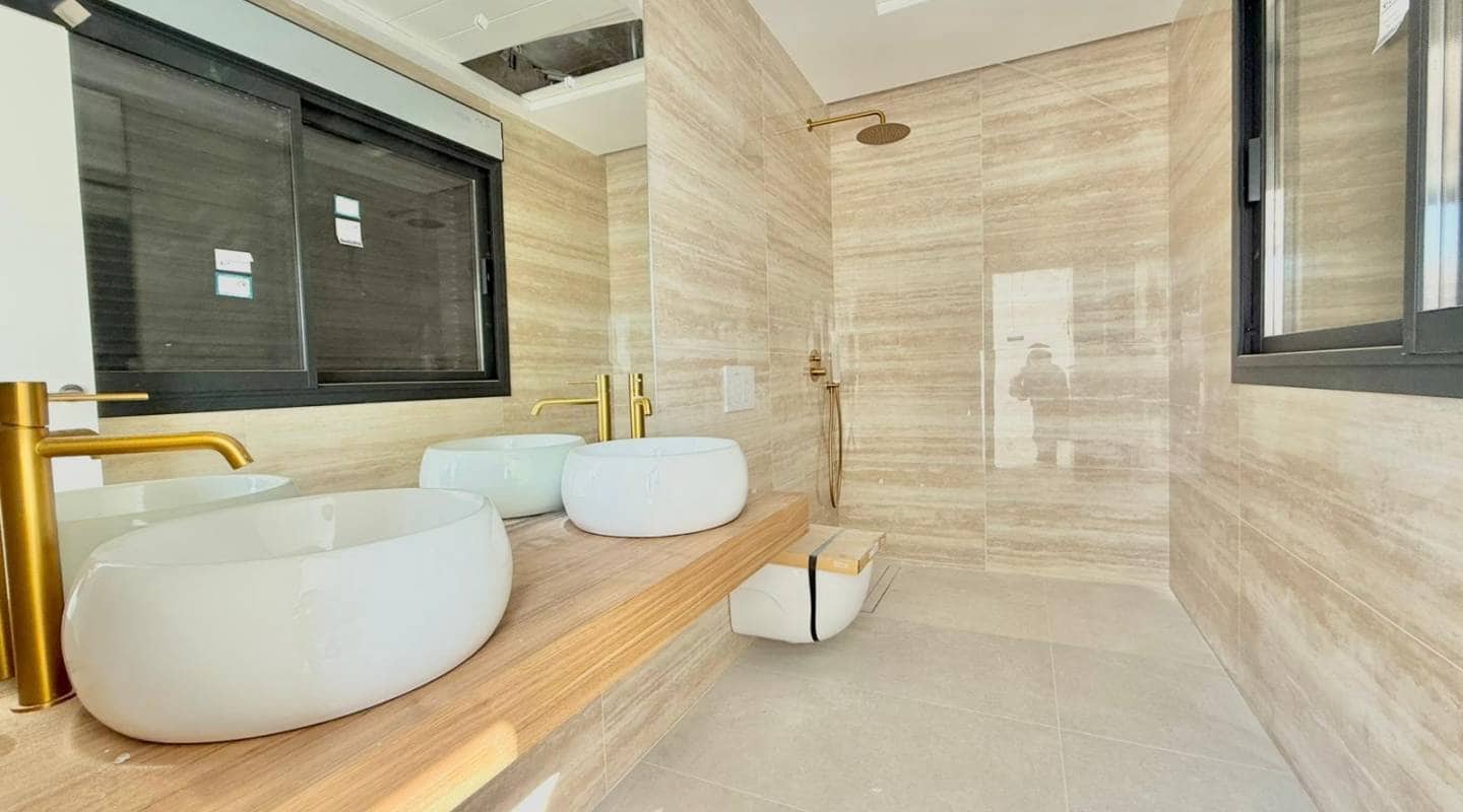 4 bedroom Villa for sale in Ciudad Quesada with pool - € 879,000 (Ref: 9109169)