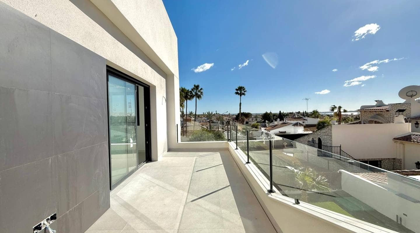 4 bedroom Villa for sale in Ciudad Quesada with pool - € 879,000 (Ref: 9109169)