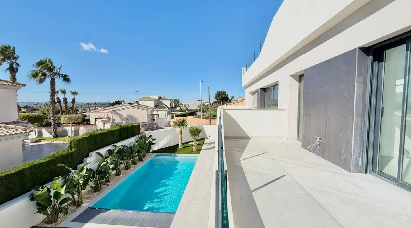 4 bedroom Villa for sale in Ciudad Quesada with pool - € 879,000 (Ref: 9109169)