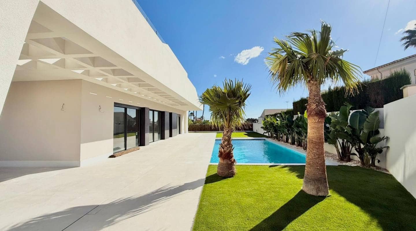 4 bedroom Villa for sale in Ciudad Quesada with pool - € 879,000 (Ref: 9109169)