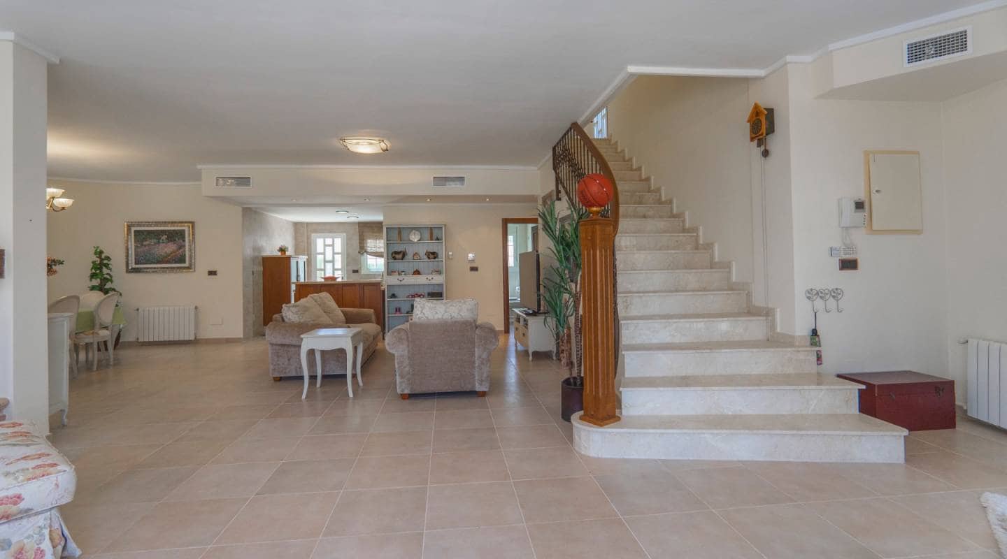 3 soveværelse Villa til salg i Dona Pepa med swimmingpool - € 749.000 (Ref: 9127403)