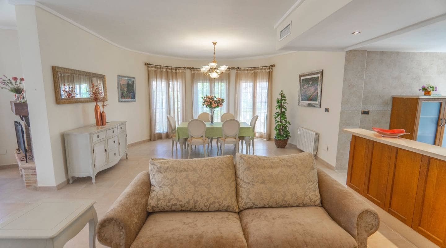 3 soveværelse Villa til salg i Dona Pepa med swimmingpool - € 749.000 (Ref: 9127403)