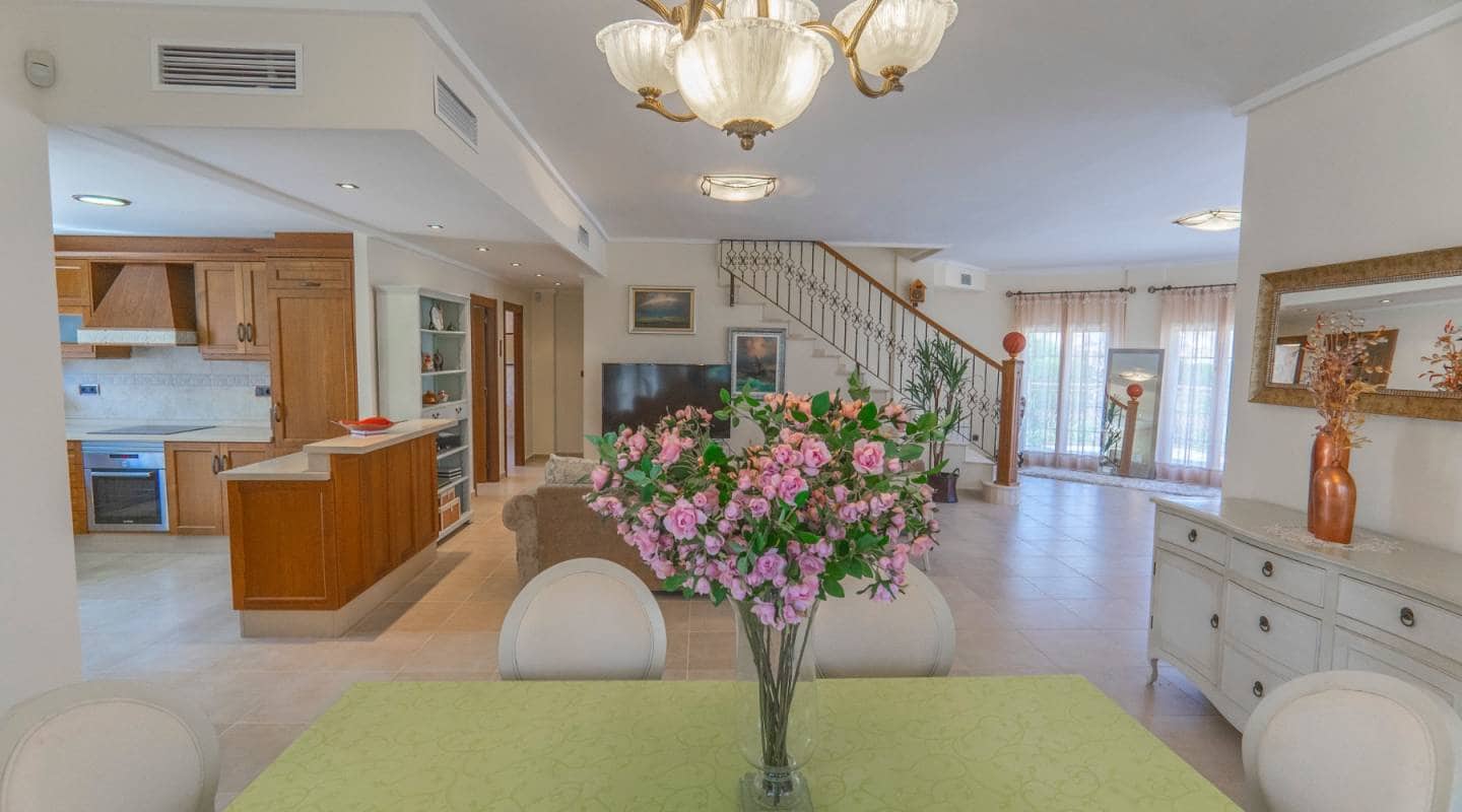 3 soveværelse Villa til salg i Dona Pepa med swimmingpool - € 749.000 (Ref: 9127403)