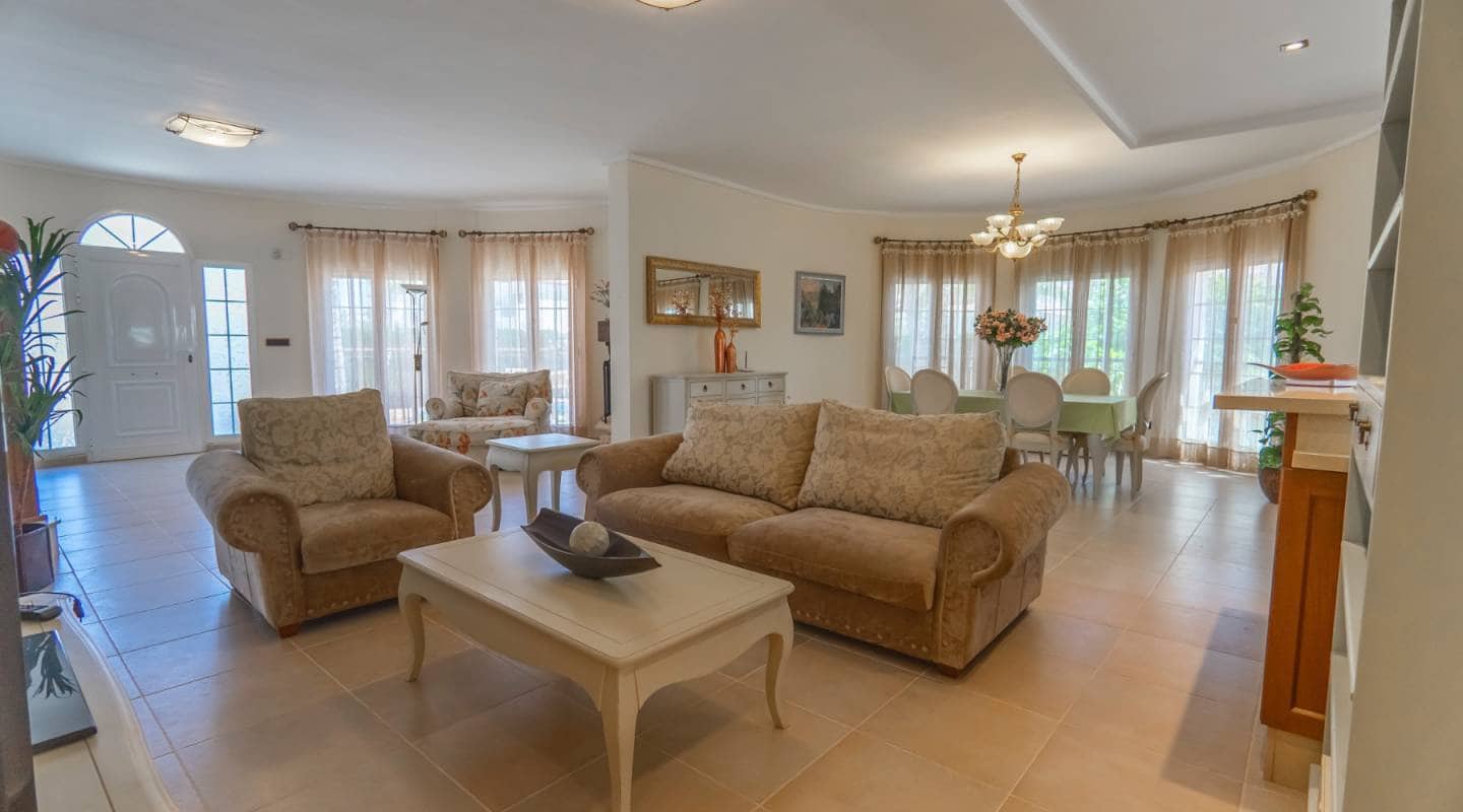 3 soveværelse Villa til salg i Dona Pepa med swimmingpool - € 749.000 (Ref: 9127403)