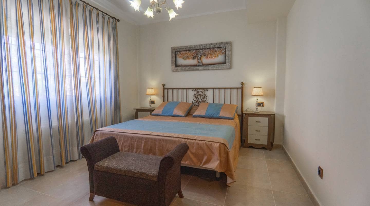 3 soveværelse Villa til salg i Dona Pepa med swimmingpool - € 749.000 (Ref: 9127403)