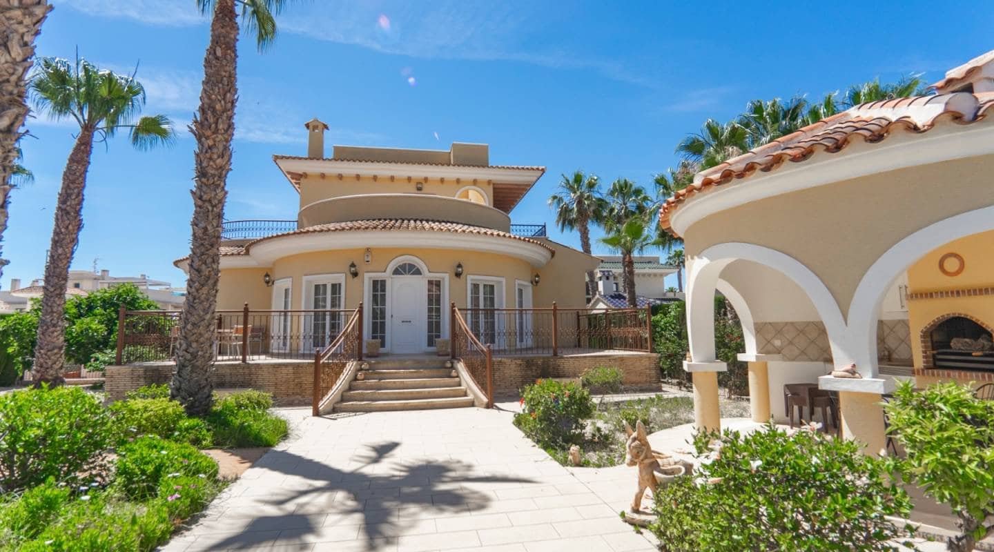 3 soveværelse Villa til salg i Dona Pepa med swimmingpool - € 749.000 (Ref: 9127403)