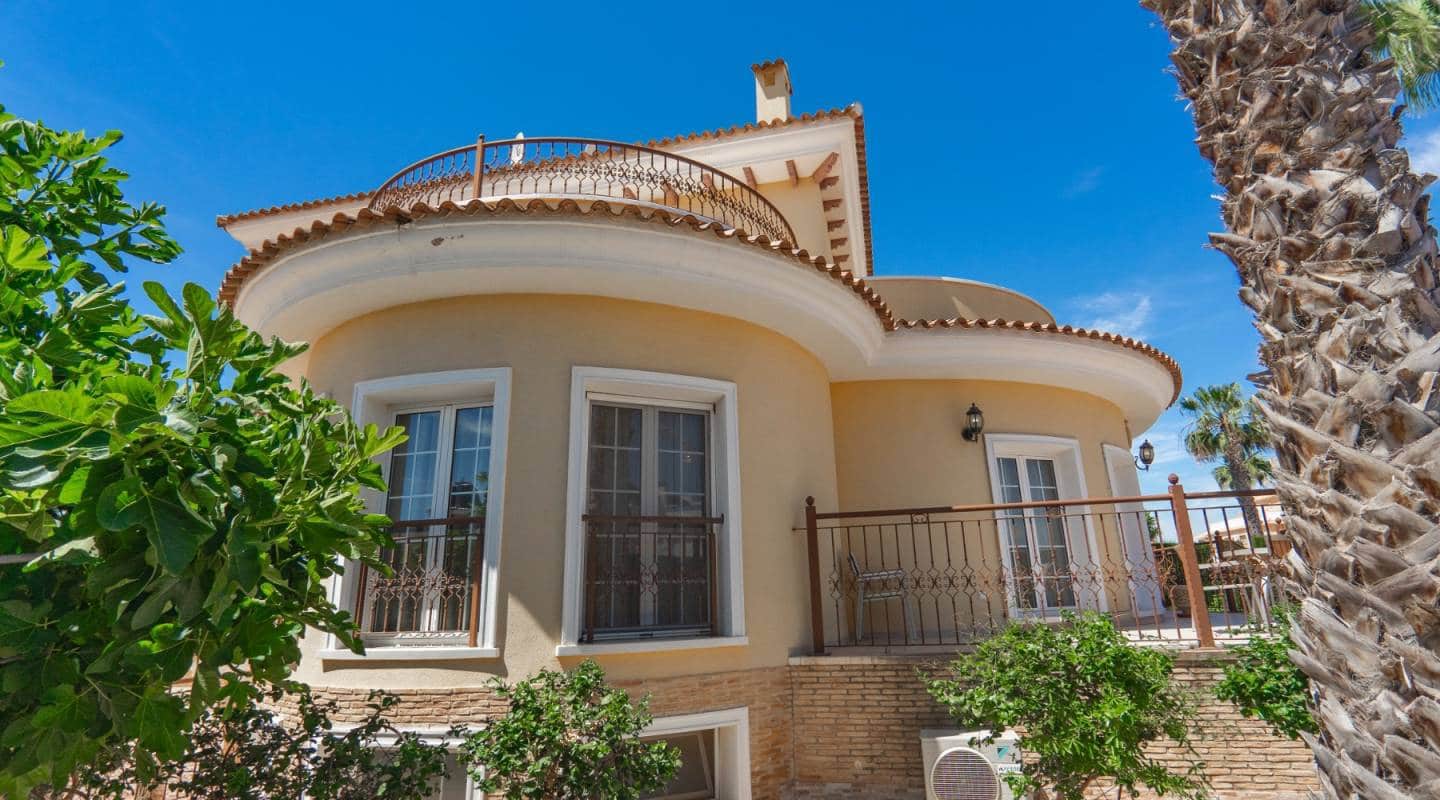 3 soveværelse Villa til salg i Dona Pepa med swimmingpool - € 749.000 (Ref: 9127403)