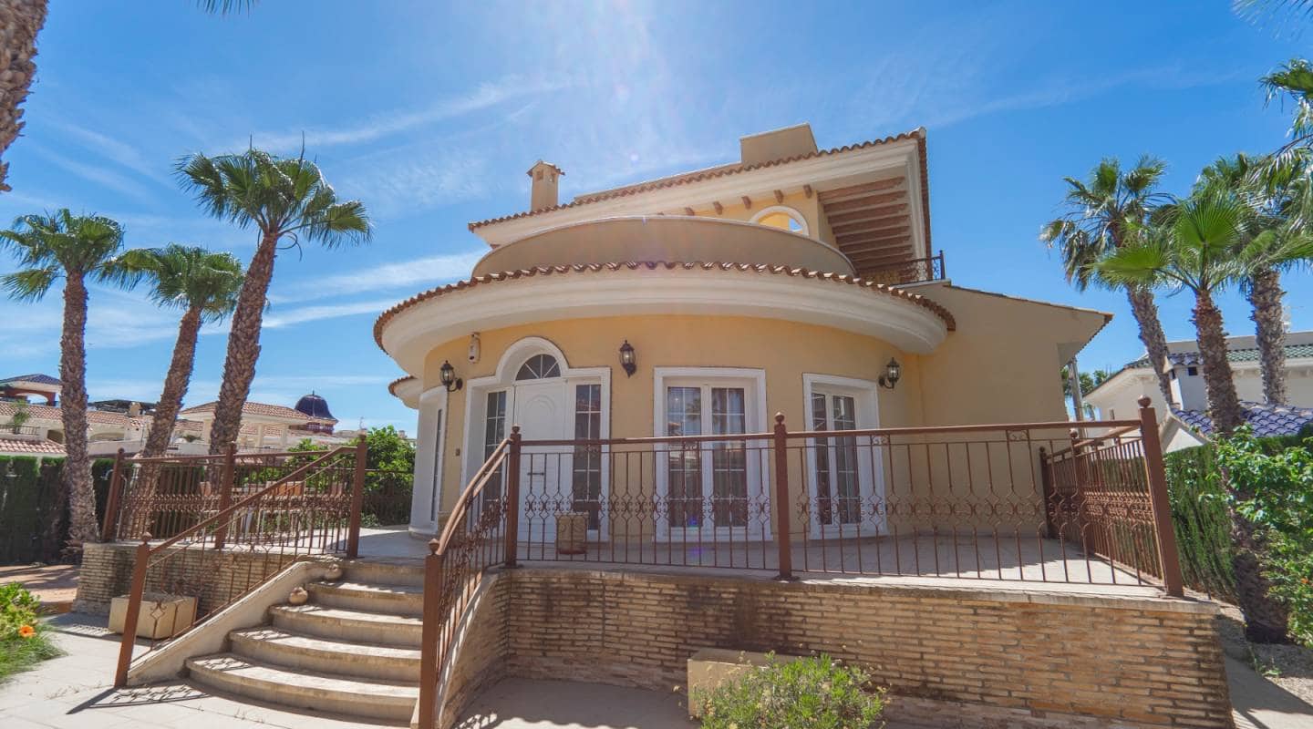 3 soveværelse Villa til salg i Dona Pepa med swimmingpool - € 749.000 (Ref: 9127403)