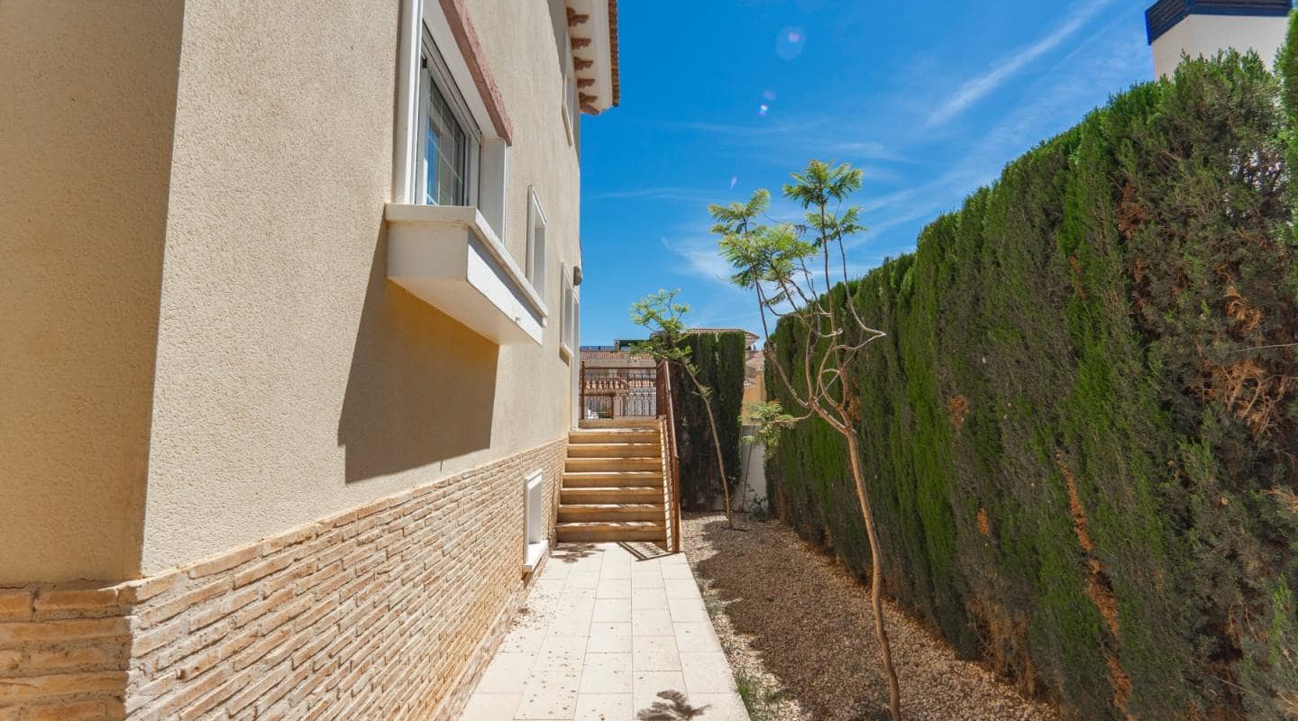 3 soveværelse Villa til salg i Dona Pepa med swimmingpool - € 749.000 (Ref: 9127403)