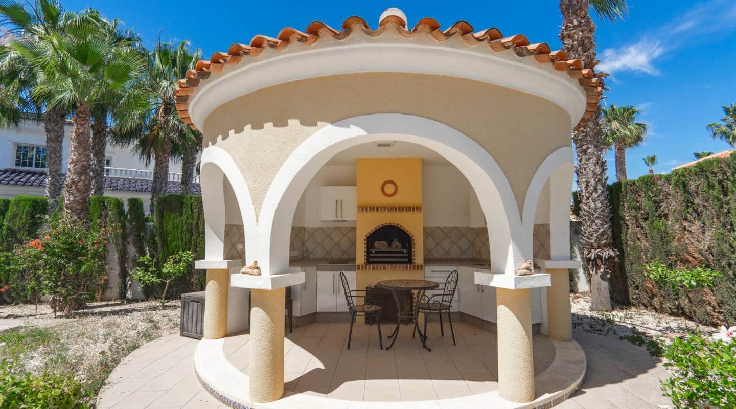 3 soveværelse Villa til salg i Dona Pepa med swimmingpool - € 749.000 (Ref: 9127403)