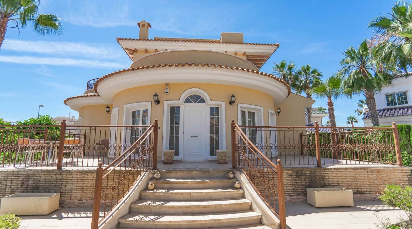 3 soveværelse Villa til salg i Dona Pepa med swimmingpool - € 749.000 (Ref: 9127403)