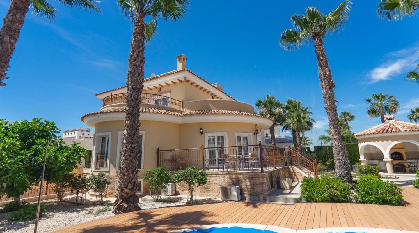 3 soveværelse Villa til salg i Dona Pepa med swimmingpool - € 749.000 (Ref: 9127403)