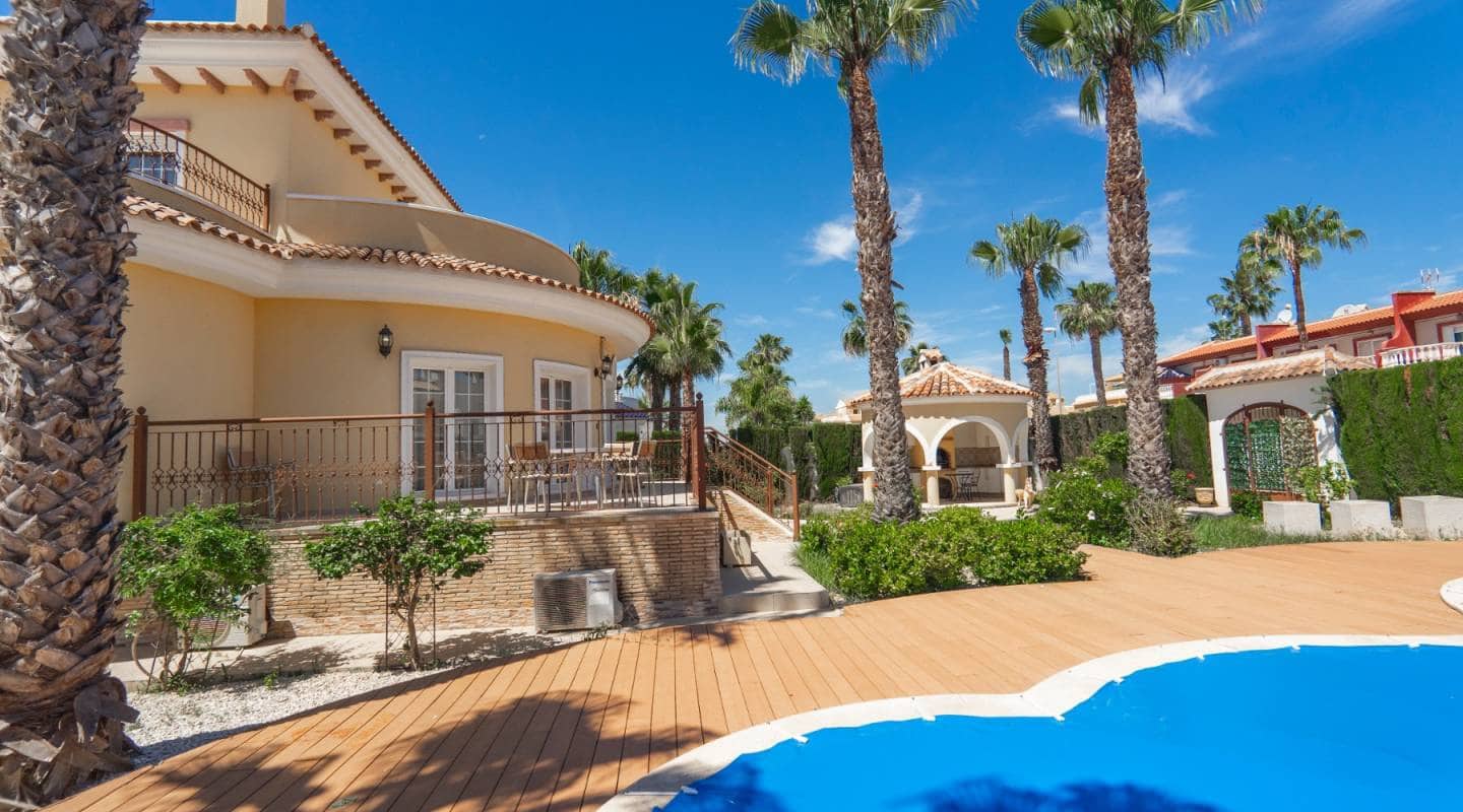 3 soveværelse Villa til salg i Dona Pepa med swimmingpool - € 749.000 (Ref: 9127403)