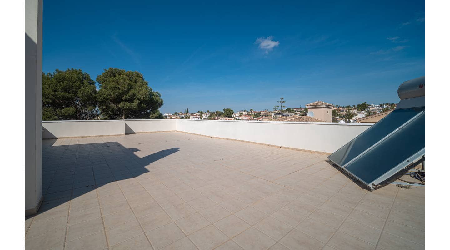 4 makuuhuone Huvila myytävänä paikassa Ciudad Quesada mukana uima-altaan - 549 950 € (Ref: 9127407)