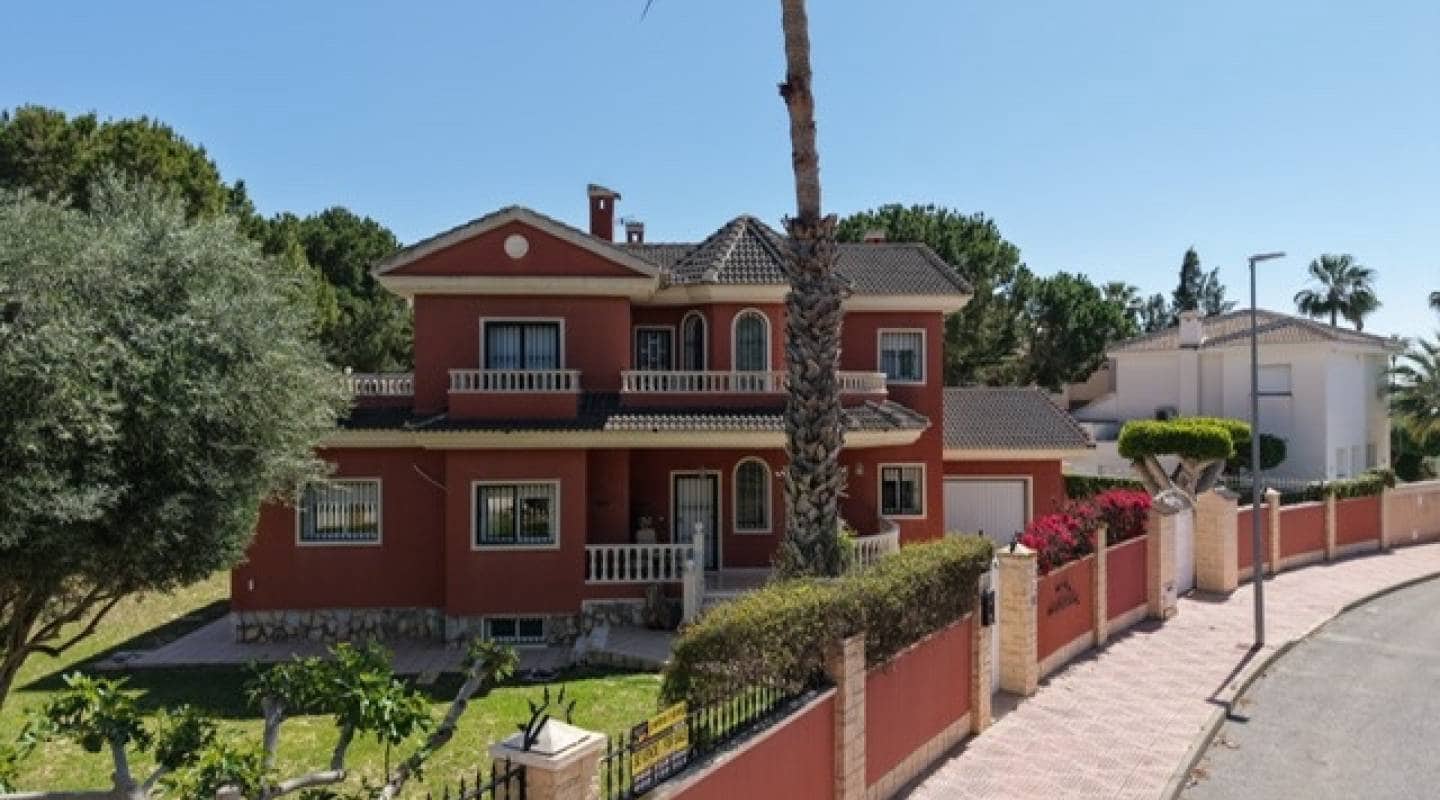 4 bedroom Villa for sale in Dona Pepa with pool - € 1,099,000 (Ref: 9127414)