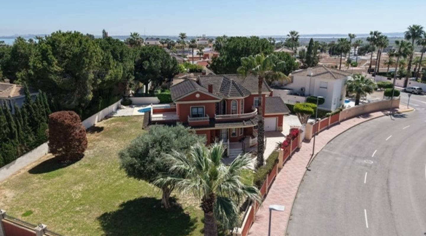 4 bedroom Villa for sale in Dona Pepa with pool - € 1,099,000 (Ref: 9127414)