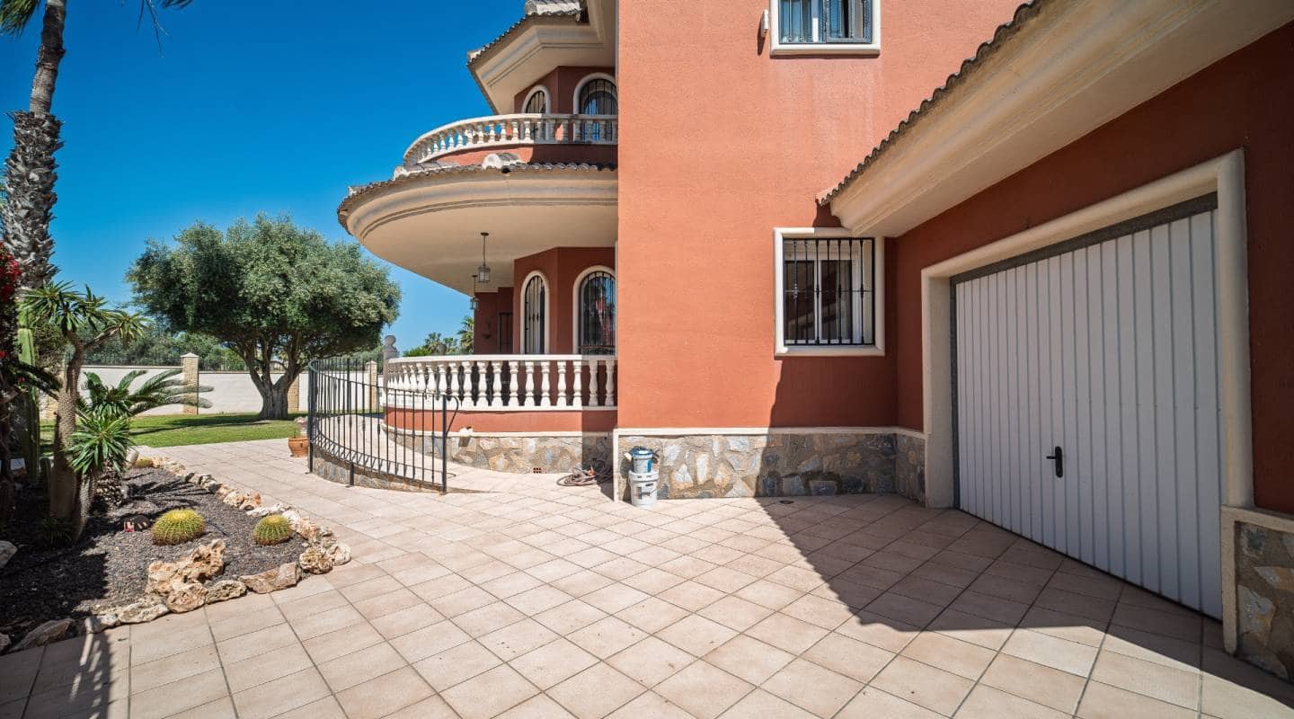 4 bedroom Villa for sale in Dona Pepa with pool - € 1,099,000 (Ref: 9127414)