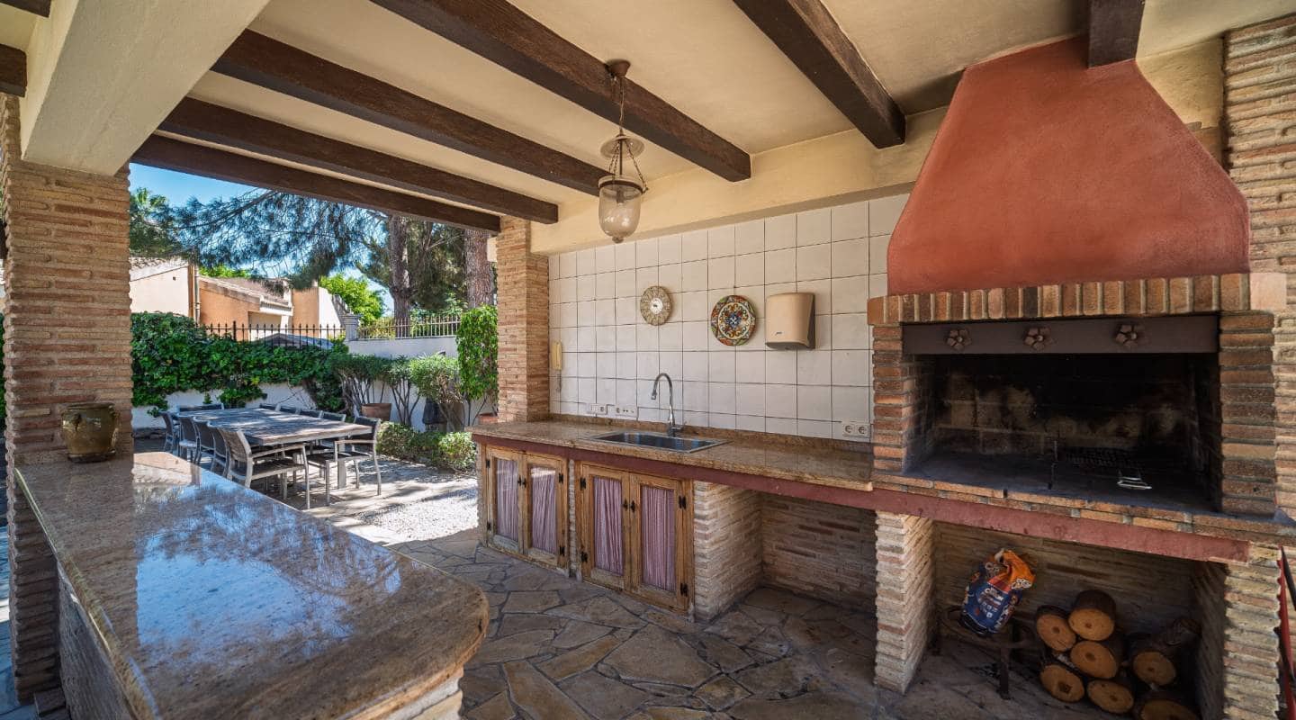 4 bedroom Villa for sale in Dona Pepa with pool - € 1,099,000 (Ref: 9127414)