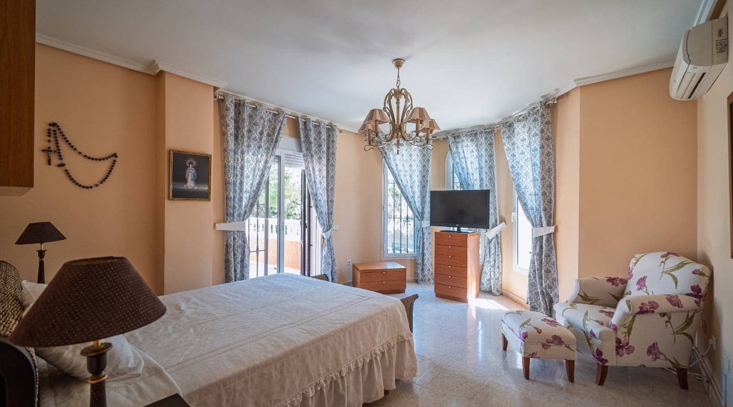 4 bedroom Villa for sale in Dona Pepa with pool - € 1,099,000 (Ref: 9127414)